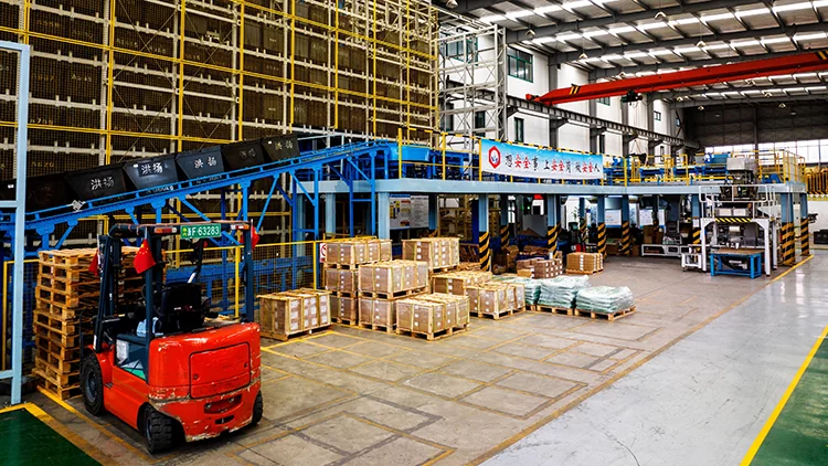 photo-distribution-warehouse-with-forklift